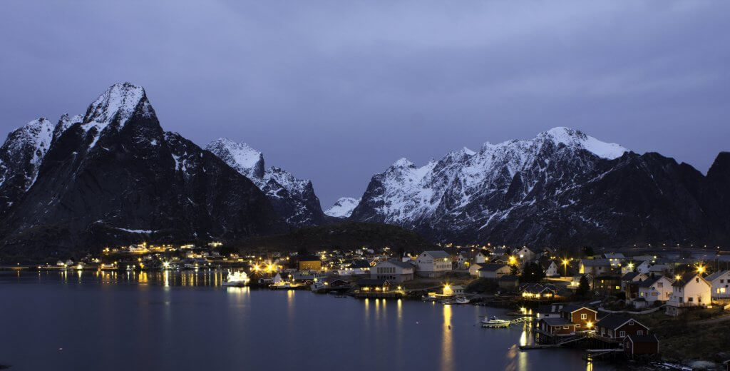 Reizen naar de Lofoten by night